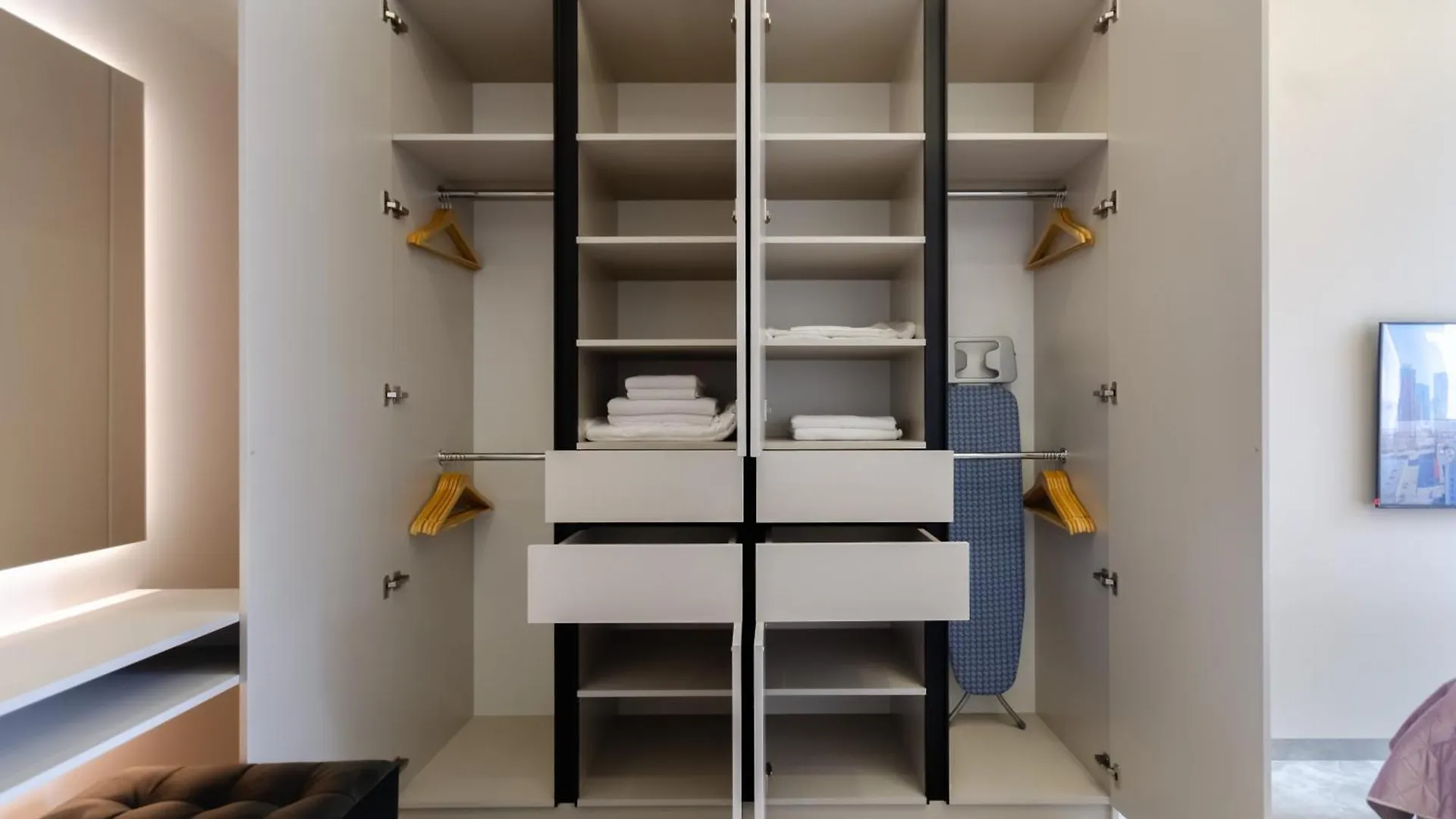 Petrovdom Apartments 33-414 In Rc Manhattan City,Beresteiskyi 11 Kiev