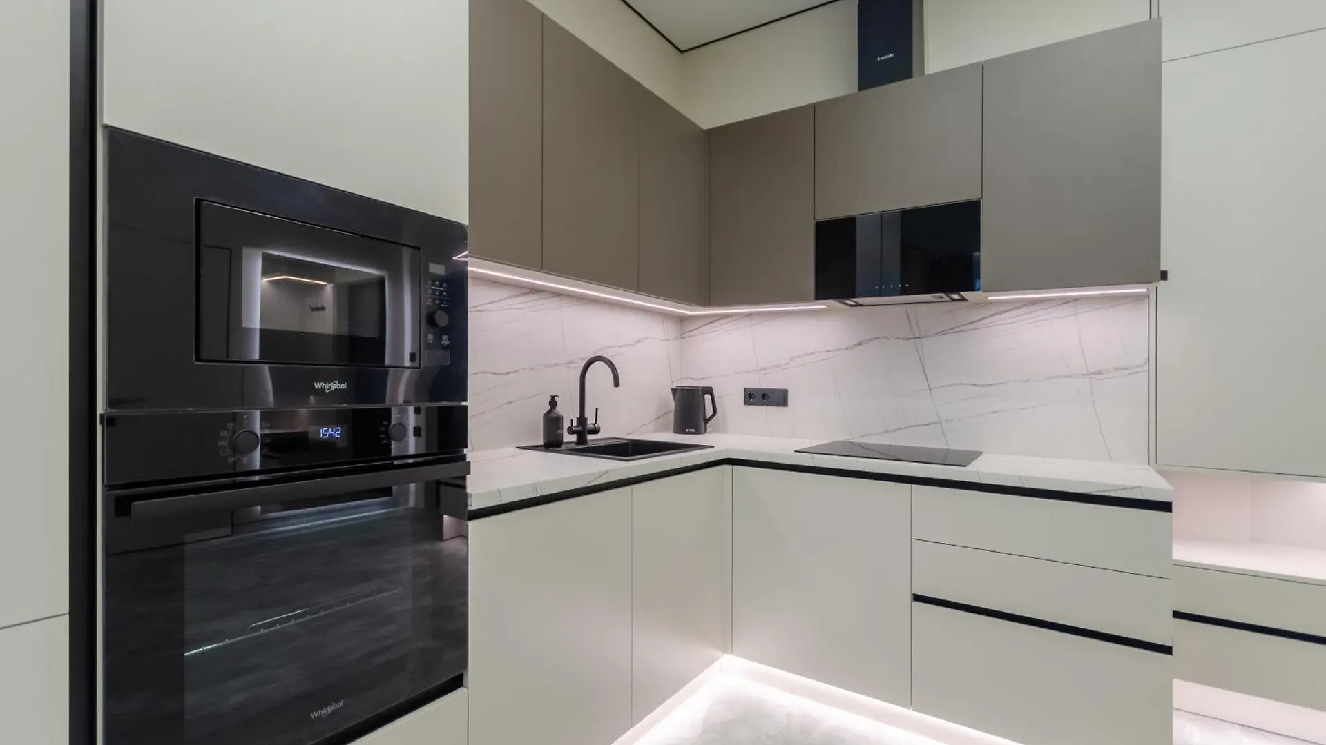 Petrovdom Apartments 33-414 In Rc Manhattan City,Beresteiskyi 11 Kiev 0*,